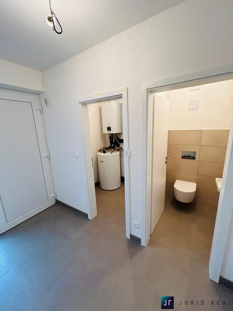 WhatsApp Image 2025-11-18 at 10.19.17 (1)