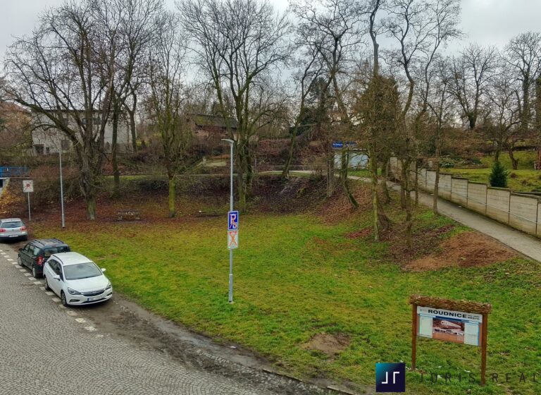 okolí domu - nádraží