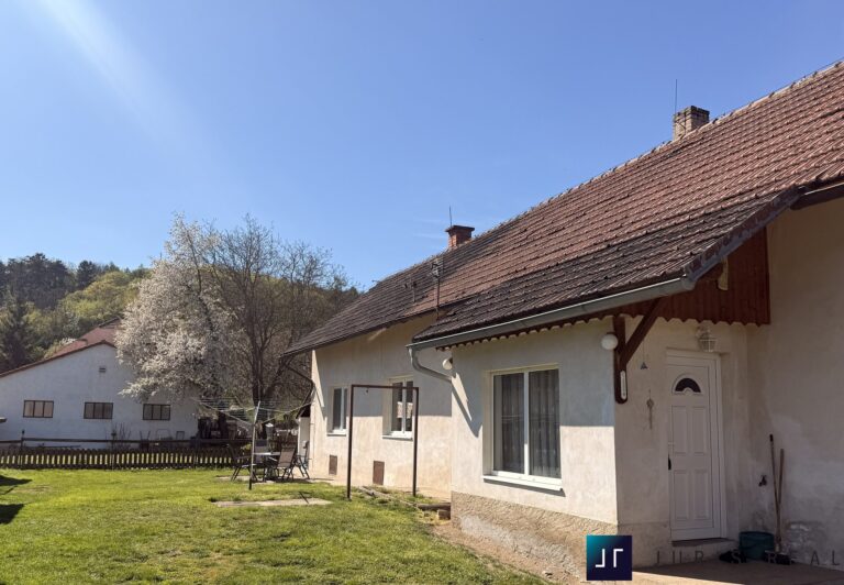 pohled na dům ze dvora 2