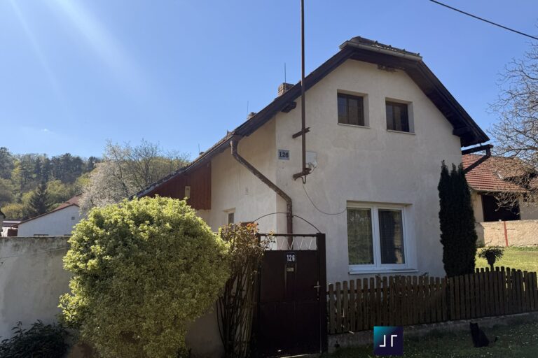 pohled na dům čelní 4