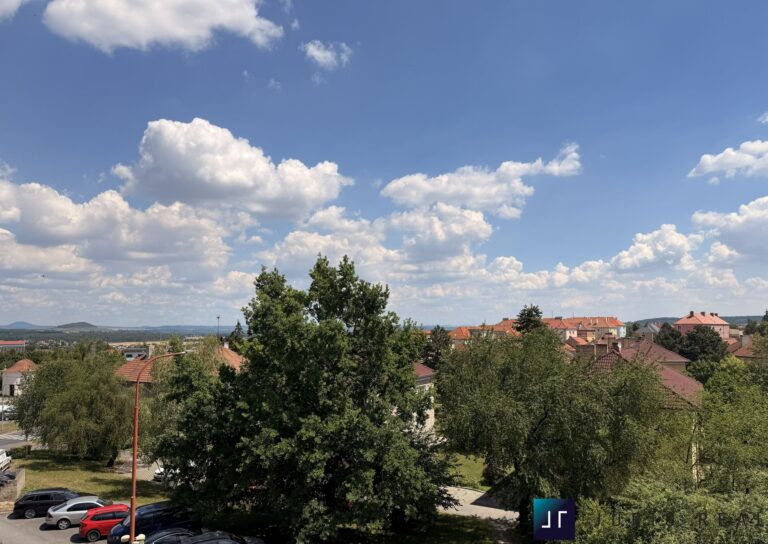 výhled z východní lodžie d)