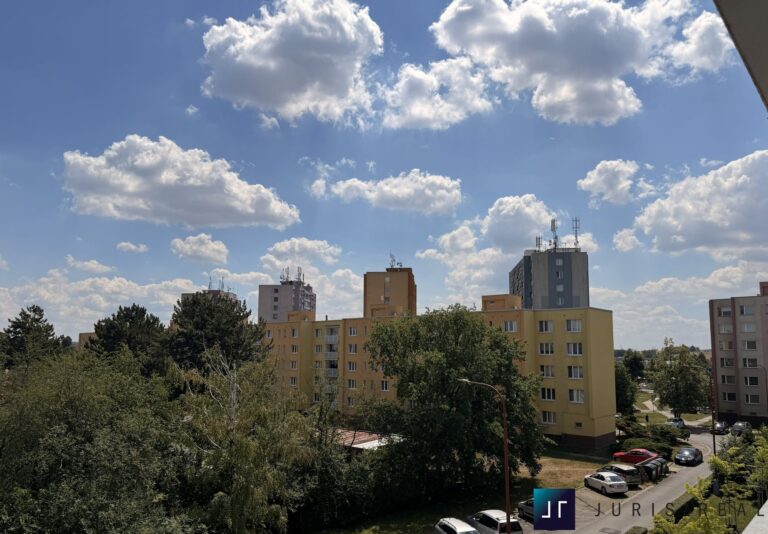 výhled z východní lodžie c)