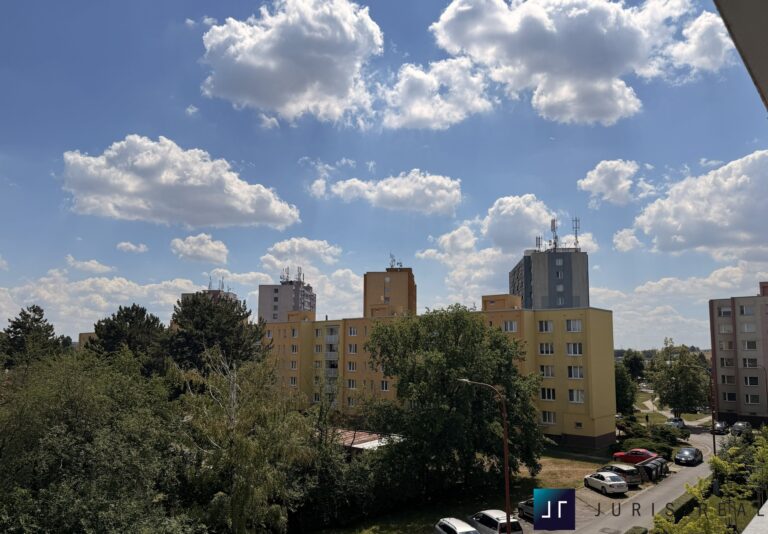 výhled z východní lodžie c)