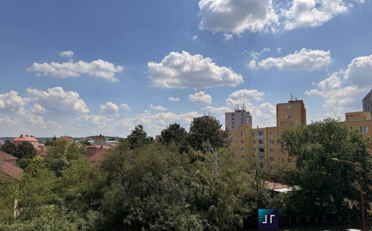 výhled z východní lodžie b)