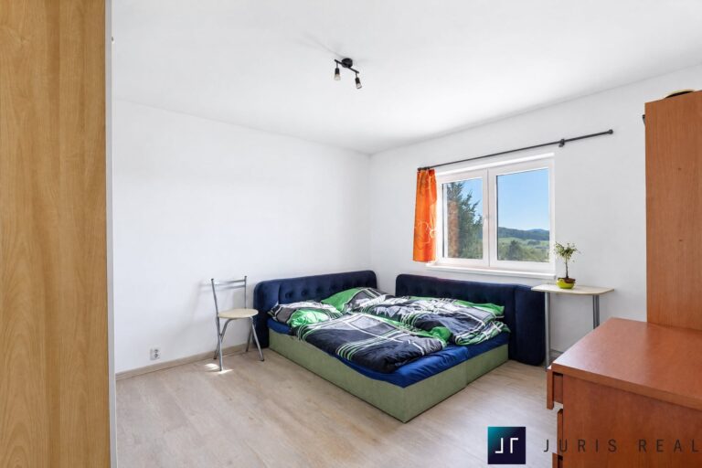 33_Bedroom_01