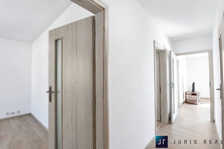 04_Entrance_Hall_04