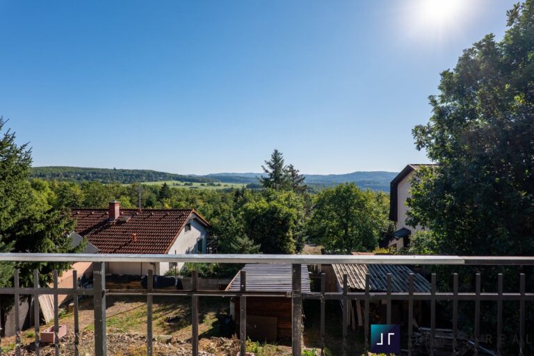 11_Balcony_View_01