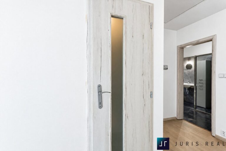 07_Entrance_Hall_07
