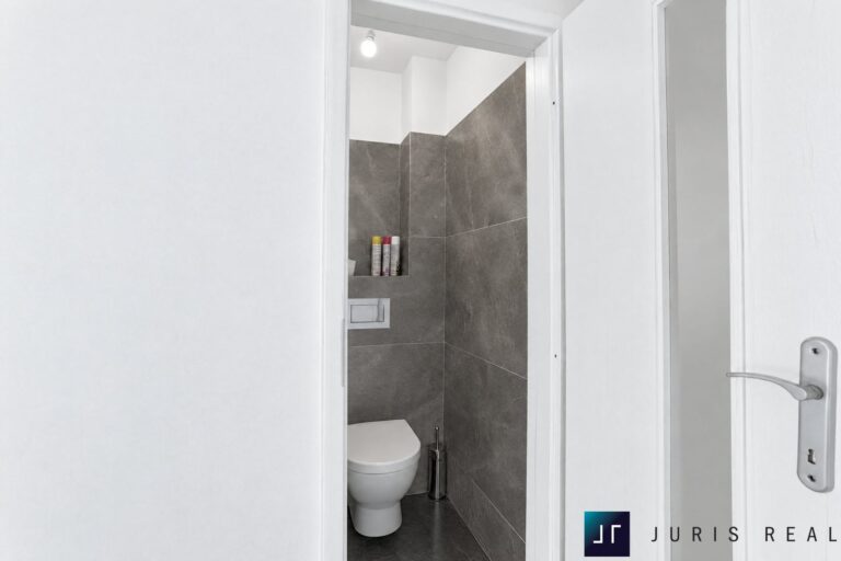 49_Bathroom_04